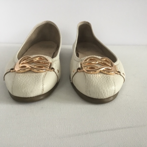AEROSOLES Flats Off-white with Gold Buckle 9 1/2 - Picture 2 of 8
